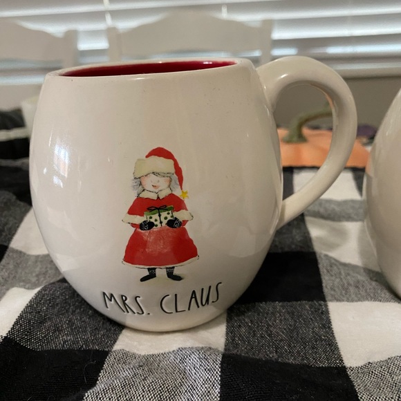 Rae Dunn Mr.Claus and Mrs.Claus Christmas mug set 🎅🏻🤶🏻 - Picture 2 of 6